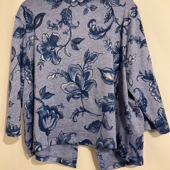 Alfred Dunner Jacket & Top 2 Fer Blue Floral PXL Top & Sweater - Picture 2 of 7